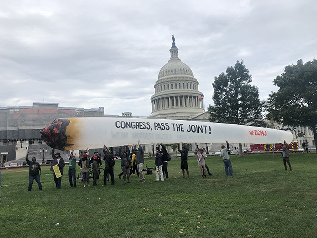 themindofreyrey's tweet photo. Gotta respect #DCMJ for this. 
#legalizemarijuana #LegalizeIt https://t.co/1TYbkUAns5