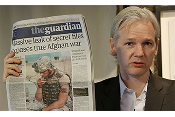 serenatinari's tweet photo. #JulianAssange lost his freedom and is being slowly killed in plain sight for the crime of revealing the evidence of war crimes. His fundamental rights to health and to due process are violated every single day. This is not how democracy looks like. #JournalistsSpeakUpForAssange https://t.co/X5ejuDOuTx