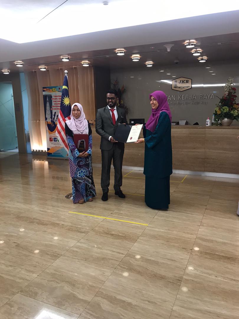Majlis Anugerah Mentor-menti Cemerlang JKR 2019 telah diadakan pada 28 Julai 2020. Wakil drpd <a href="/CerunJKR/">Cerun JKR Malaysia</a> telah mendapat tempat kedua. 

Ir. WARDATUN AHMAR (MENTOR)
ENCIK UTAYA KUMAR (MENTI) 

Tahniah dan SYABAS!!!

<a href="/MOWorks/">でやんす</a> <a href="/JKRMalaysia/">JKR Malaysia</a> <a href="/IrZulkefly/">Mohd Zulkefly S</a>
<a href="/Zulakmal8/">zulakmal</a> <a href="/massie6208/">Rararara</a> <a href="/IrKaniah/">Ir. Kaniah (Jkr:ckc)</a>