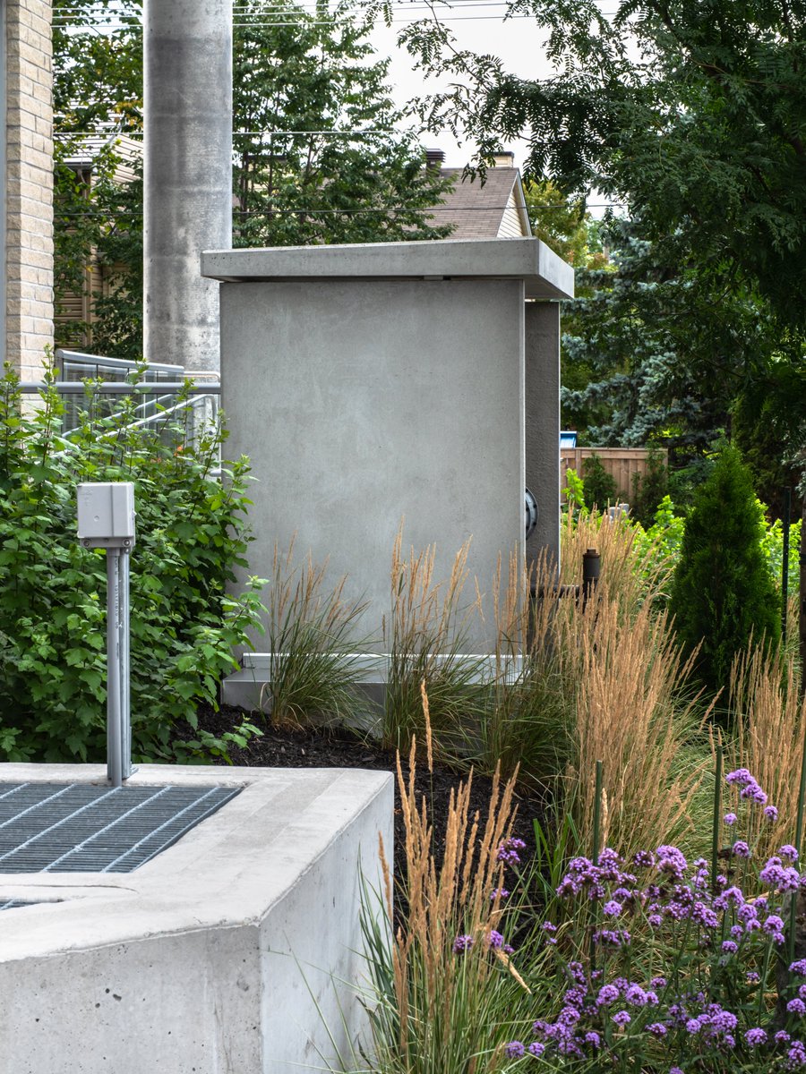 CentralPrecast's tweet photo. Sheltered from the elements and a visual distraction turned into something slightly more appealing with our three-sided precast concrete enclosures.
@brigilhomes #concrete #enclosure #precast #ottawadesign #condodecor #gaspipe #ottawaconstruction https://t.co/BXzJL48l1n