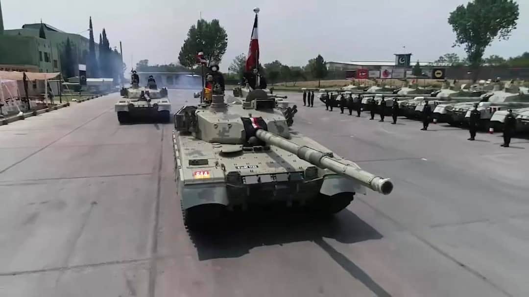 PAFFalconsPK's tweet image. #AlKhalid -1 tank highly lethal, advanced and modern #MainBattleTank #MBT and is a highly upgraded iteration of the Norinco MBT-2000 and HIT #AlKhalidMBT designed and developed by #HeavyIndustries #Taxila (HIT) #Pakistan. #PakistanArmy #Pakistan #Rafale #RafaleJets #Rafelindia