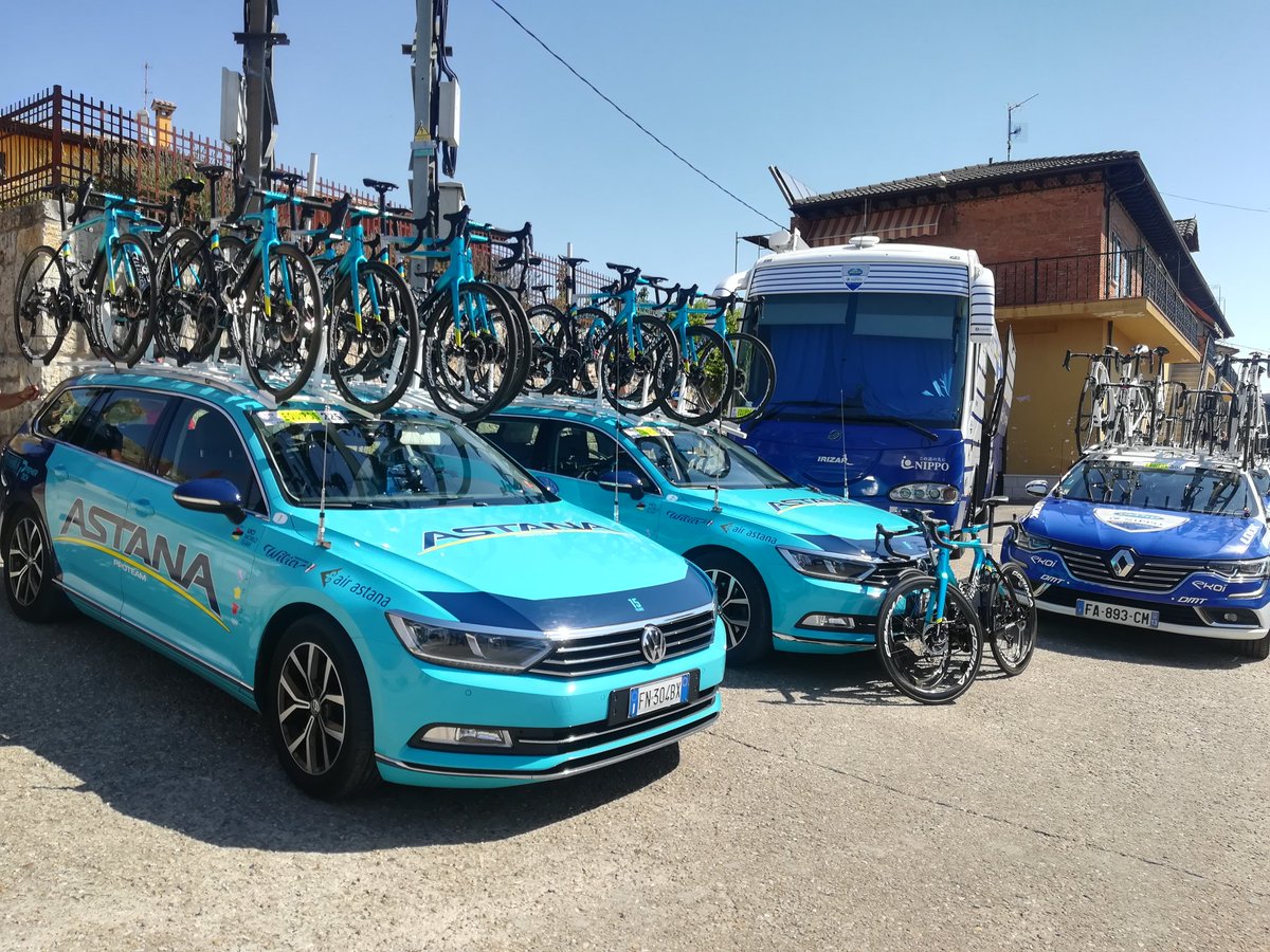 iacobeusamaya's tweet photo. Ambiente increíble en #castrojeriz en los preparativos de la 2ª Etapa de la #vueltaburgos por las @CuatroVillas todo con las medidas oportunas😷👍#burgosorigenydestino #medievum #fabulantis #pisorica #burgosalimenta @turcastrojeriz #catedraldeburgos2021 https://t.co/AgdR75O2GD