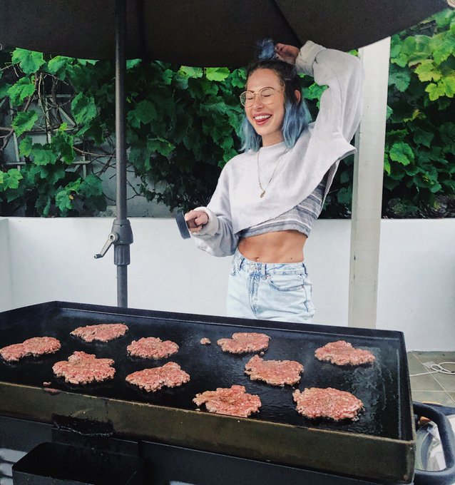 smash burgers the official food of 2020 at my house 🍔👌🏼 https://t.co/ycuwJroTAa