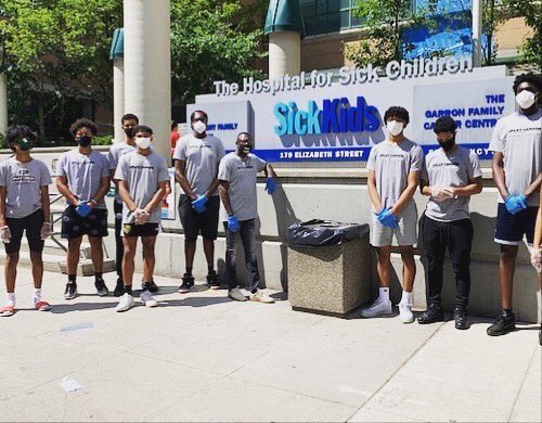 Meals2Frontline's tweet photo. This is what we call team work! We are so proud to make this partnership happen. @AvivRestaurant and the awesome youth volunteers from @UPLAYCanada prepped and made the delivery of over 200 meals to Sick Kids! 🙏

#Meals2Frontline #feedthefearless #fooddonation #cashmoneycares https://t.co/wqfCdLhaef