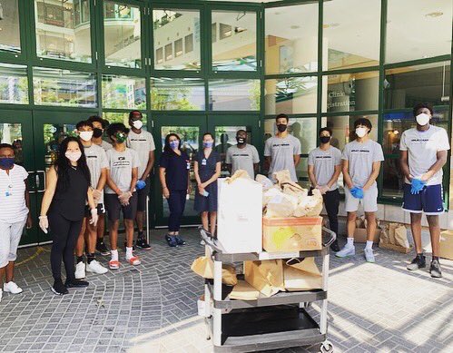 Meals2Frontline's tweet photo. This is what we call team work! We are so proud to make this partnership happen. @AvivRestaurant and the awesome youth volunteers from @UPLAYCanada prepped and made the delivery of over 200 meals to Sick Kids! 🙏

#Meals2Frontline #feedthefearless #fooddonation #cashmoneycares https://t.co/wqfCdLhaef