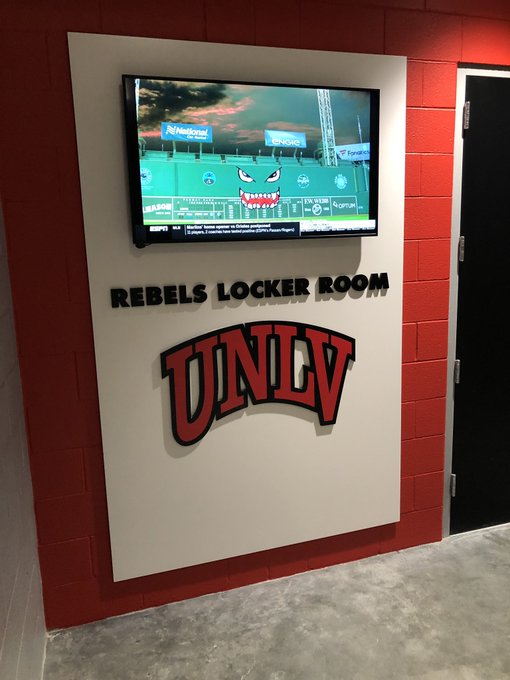 VinceSapienza's tweet image. NEW: Hey @unlvfootball, what do you think of these views?

@AllegiantStadm home to the #Raiders and #Rebels getting the #unlvfb turf lined and primed this week