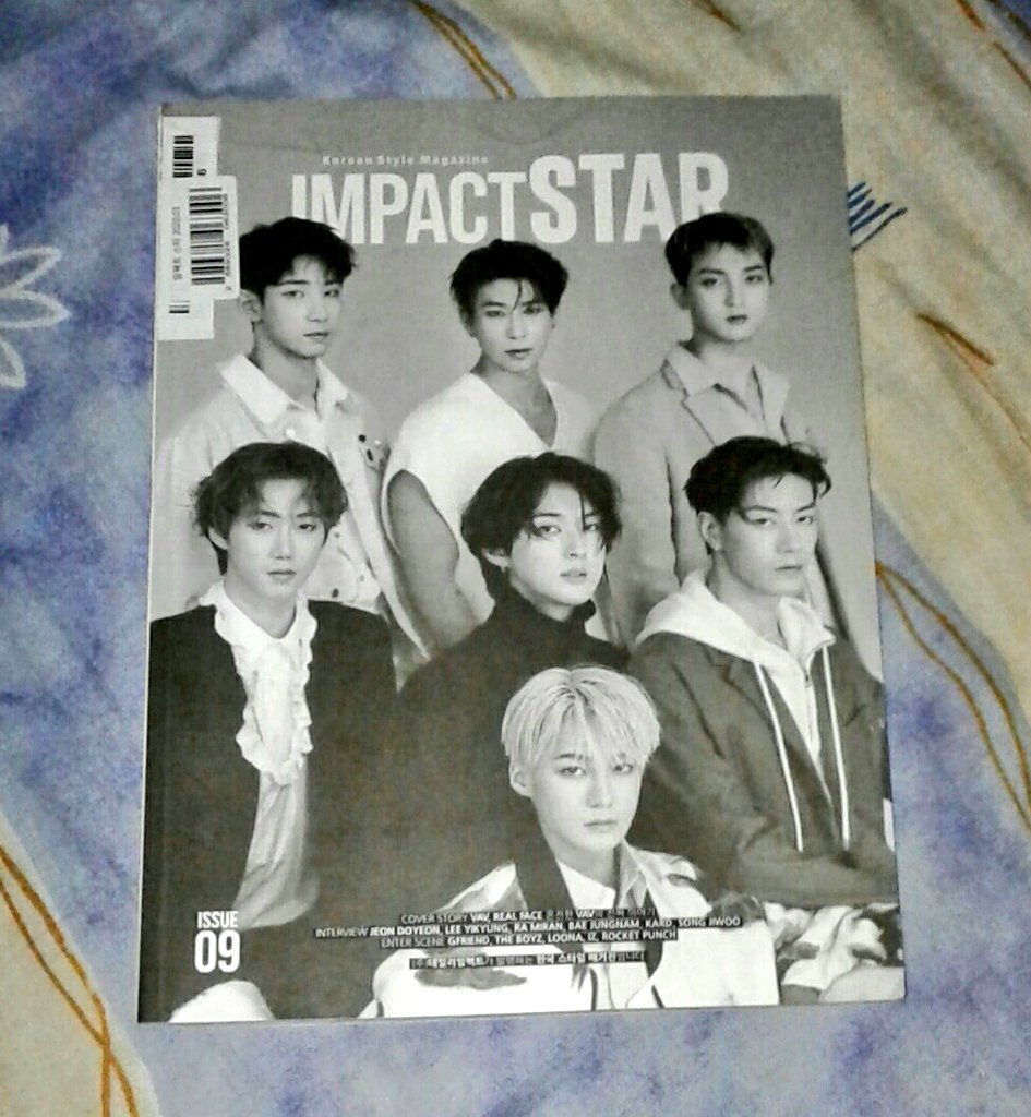BreeGan_'s tweet photo. These came in today 😭😭😭 can't stop crying coz of the beauty of this maganize! Thank you so much bb @YouKnowAyno and @LuniverseShop 💜💜💜💜 I really love the glittered photocards 😭😭 #ImpactStar #VAV @VAV_official @twt_VAV https://t.co/oNwdNin7xd