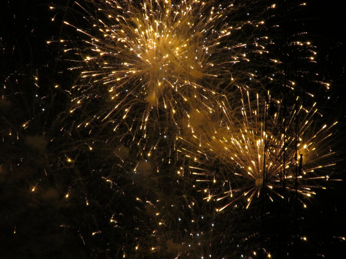abusphotography's tweet photo. Shine on!
 #colourful #fireworks #photographyblog #abusphotography #canonphotography
Abu's Photography https://t.co/pXcuelEyLM