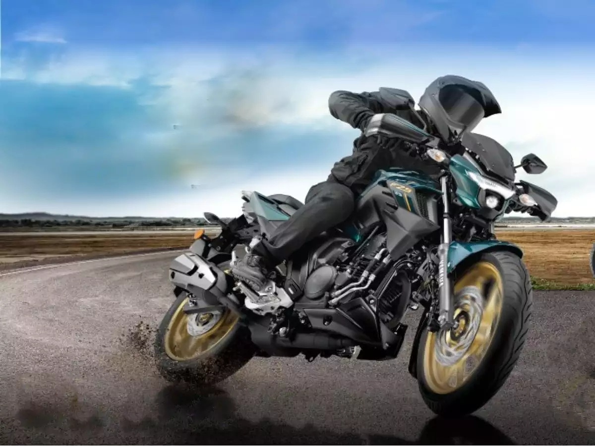 _therevline_'s tweet photo. All new Yamaha fz25 bs6 launched at a price tag of 1.52lakh exshowroom and fz25s at a price tag of 1.57lakh exshowroom .
.
.
.
#yamaha #fz25 #YamahaIndia #Rafale #manoharparrikar #IndianAirForce #wednesdaymorning #lockdown #Rafelindia https://t.co/DybJVmRbzG