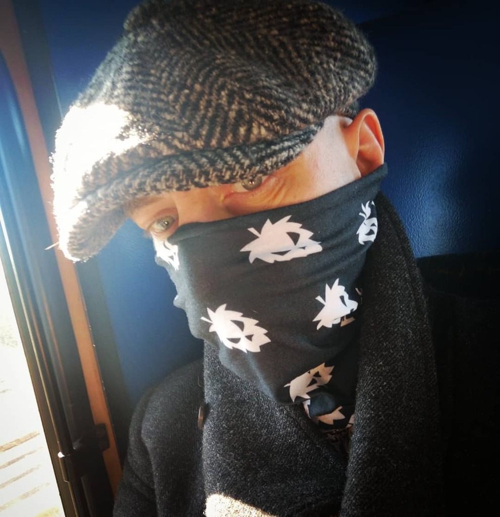 JaseRutter's tweet photo. Am I looking sufficiently like a #footpad or #vagabond? 😆
.
#buswanker #fiercebeer #flatcap #tweedcap #facemaskselfie #badhombre #covidstyle #ootdmens #ootdmenstyle https://t.co/fzRm8R03ZS