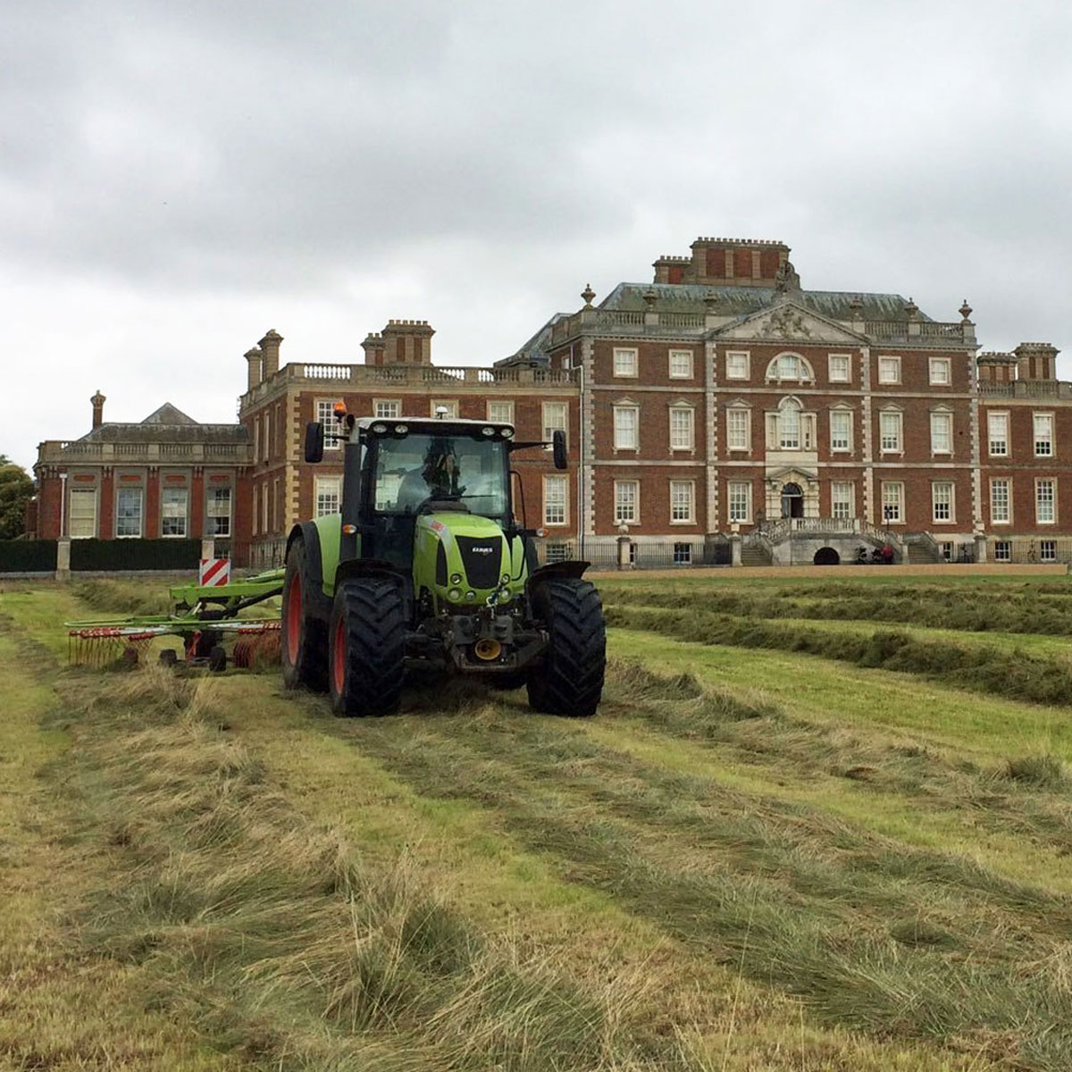 Hodmedods's tweet photo. #TryRye this July! Add a free pack of Organic Rye Flakes to any order on our website till 31 July. Find details in our newsletter, just out. Plus Sussex coriander, progressive farming at Wimpole Hall, bean &amp; lentil tacos and more. Read it &amp; subscribe 👉https://t.co/ZQAxXOfrI8 https://t.co/jgpvMw6nGZ