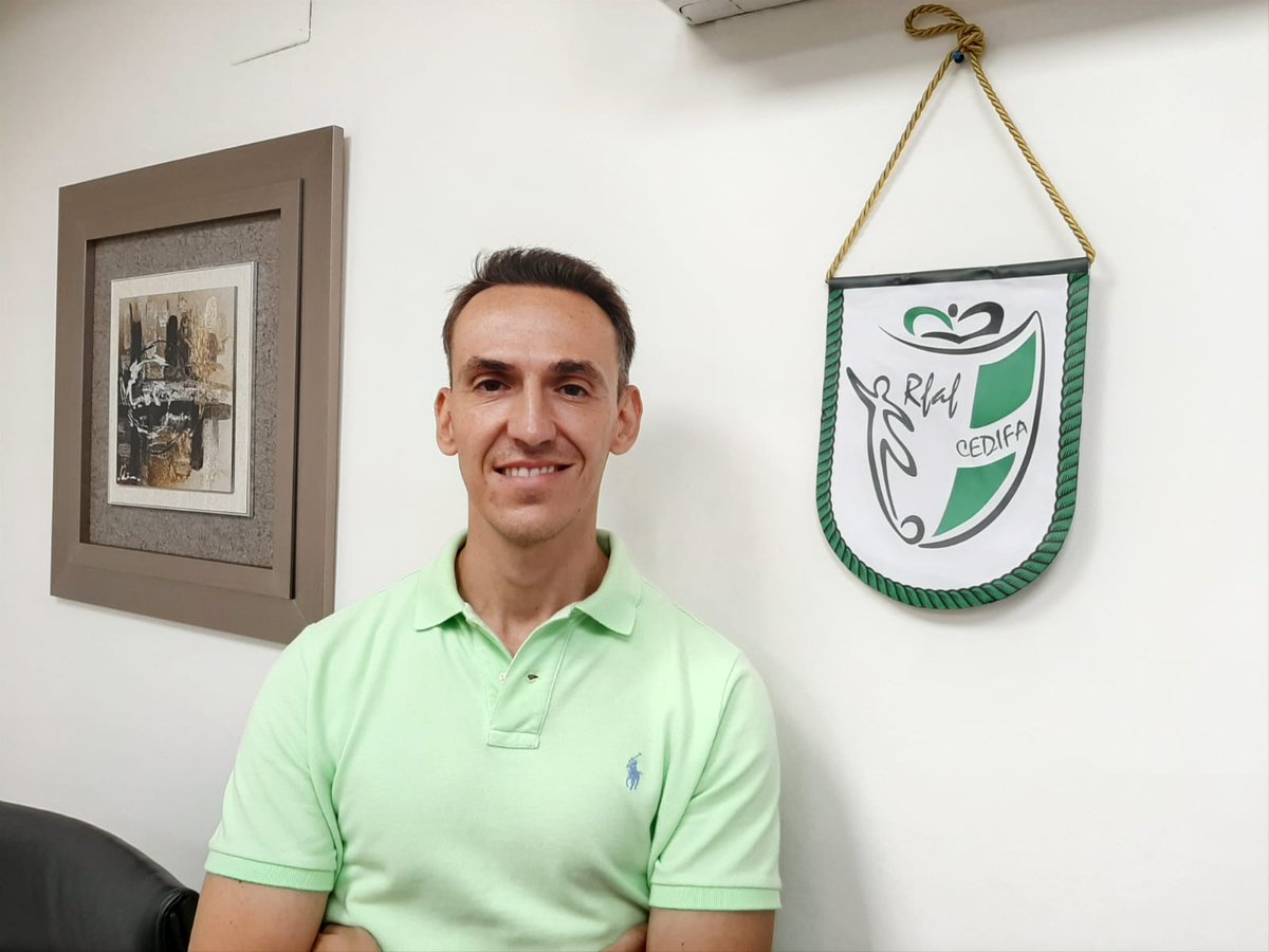 ✅Nuevo profesor para #FutbolSala 
✅Joaquín Martín ha desarrollado su carrera deportiva en la Primera División, clubes de base y Selección Sevillana
✅Ldo. en Ciencias del Deporte y #Entrenador de #FutbolSala
⚽️ Buen refuerzo para esta temporada que comienza

#CEDIFA-#RFAF