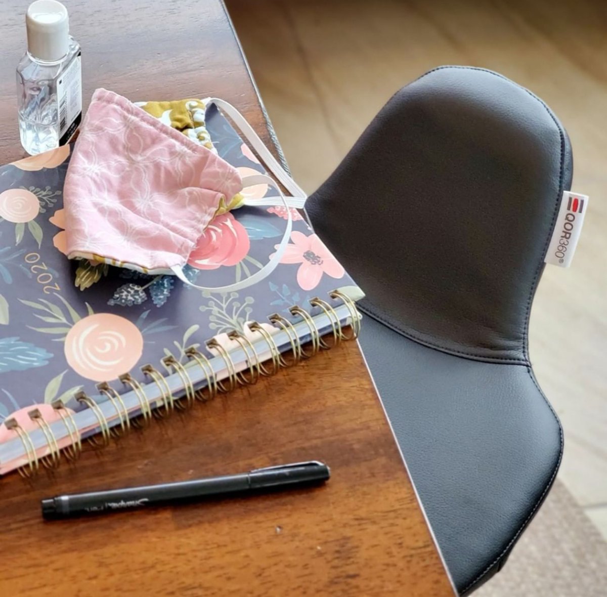 Happy Hump day!
⁠
Use the rest of the morning to get organized on your to-do's for the week. We have some recommendations for your list:⁠
⁠
1. Sit active⁠
2. Sit better⁠
3. Wear a damn mask⁠

#activesitting #ergonomics #wearadamnmask