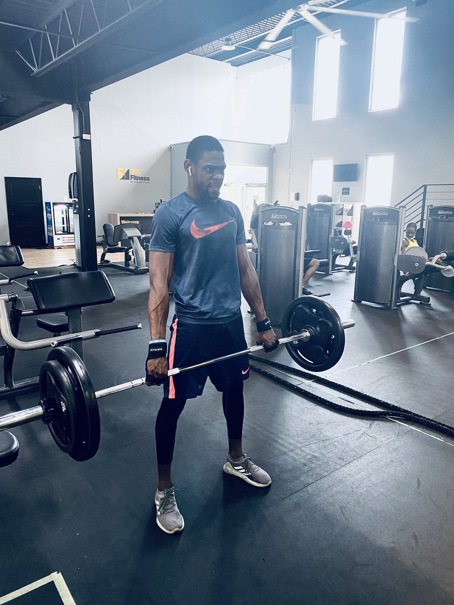 AlphaStabbs's tweet photo. This morning I honestly didn’t feel like it, got grumpy at my kid for just waking me up🤷🏽‍♂️.. but the pastor don’t miss church on Sunday ✊🏾#showup #selfdiscipline #consistency #selfaccountable https://t.co/Ej2tT8VOZd