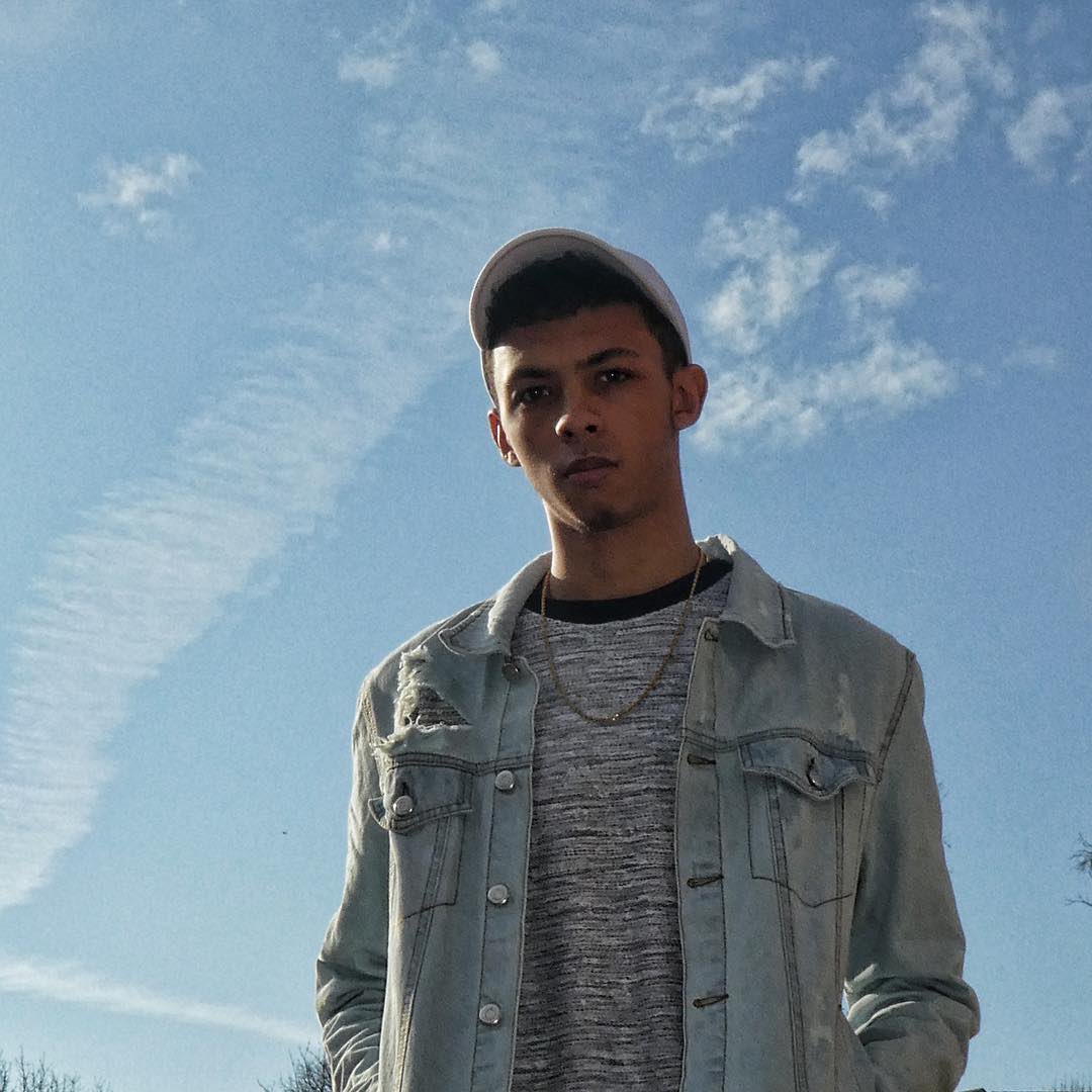  THREAD : FanoFano est l’homme derrière l’imagerie de Young Thug depuis un certain moment.Parcours de cet artiste devenu la personne derrière les covers & les affiches de Young Thug et des membres de son label 