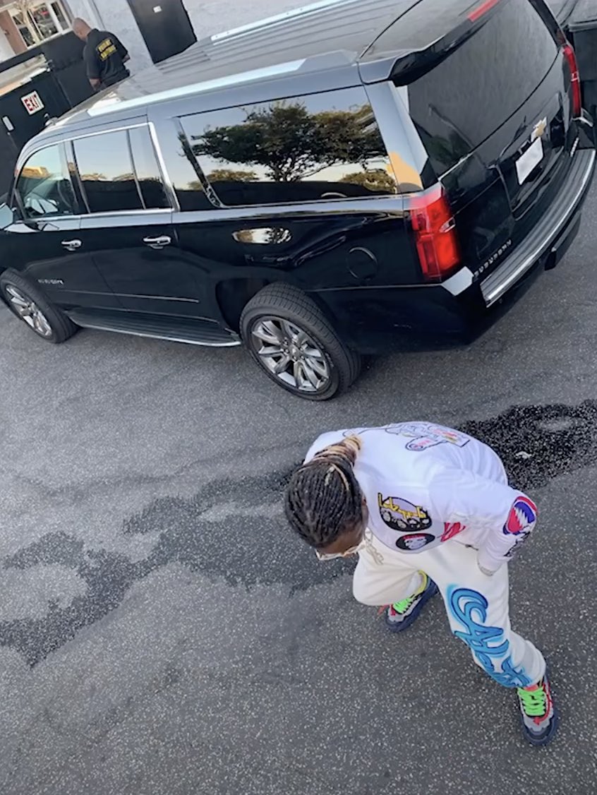 Après ça, plusieurs photos de Young Thug seront prises par son directeur artistique pour former le reste de la tête ainsi que les détails de la cover.Celle où Young Thug possède une teinture blonde a été prise 2 jours avant la date finale de dépôt de la cover.