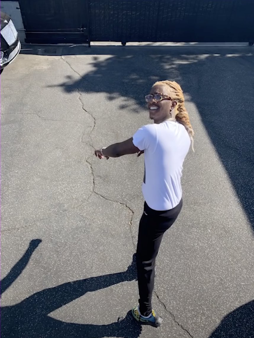 Après ça, plusieurs photos de Young Thug seront prises par son directeur artistique pour former le reste de la tête ainsi que les détails de la cover.Celle où Young Thug possède une teinture blonde a été prise 2 jours avant la date finale de dépôt de la cover.