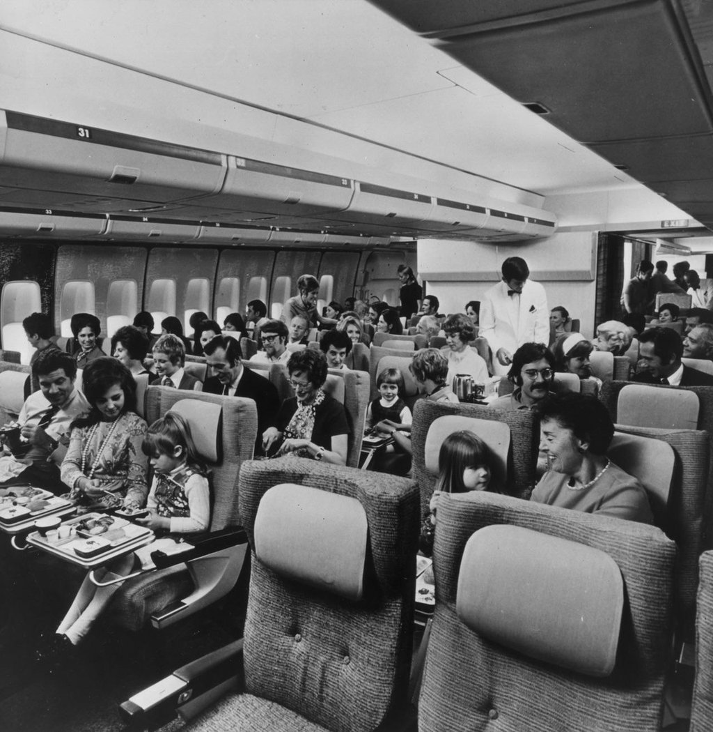 weird_hist's tweet photo. Economy class flying in 1970. Because any smaller would be cruel and unusual. https://t.co/PdBtnujX9y
