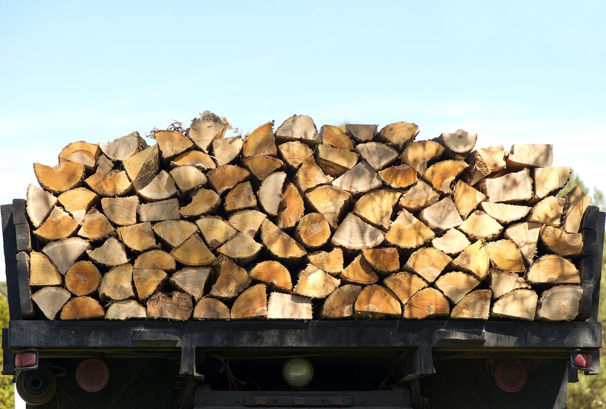 FuelsNorth's tweet photo. North Atlantic Fuels is the name, delivery is our game. Give us a call or visit our website to get on the delivery schedule! 🔥

https://t.co/0QsyJHnVN6
603-945-5305

#premiumfirewood #firewood #firewoodfordays #woodpile #logpile #choppedwood #Pileofwood #stackwood #Splithappens https://t.co/GF8CZXKOLo