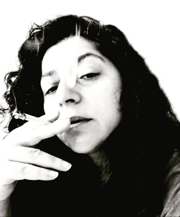 mavisgneser's tweet photo. Kadına, çocuğa karşı sorumluluğunu yerine getirmeyen devlet neyin devleti olur?
#istanbulsözleşmesiuygulansın https://t.co/12jq2KkL3w