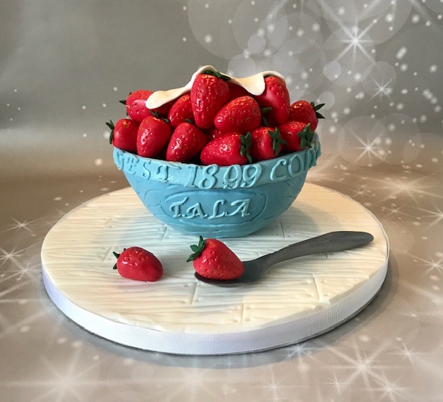 Have you seen the trend of cakes looking like real-life objects? 🍰 

Karen Mary created this delicious Tala fruit bowl cake using ganache and fondant. The cake includes our Mixing Bowl and Summer berries. 🍓 

#Baking #Cake #Fondant #Ganache #Decorating
