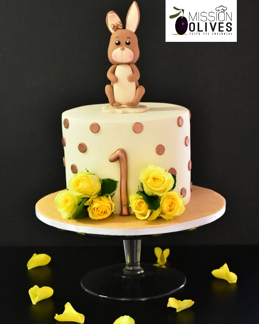 MissionOlives's tweet photo. 1st birthday bunny cake 🐇🐰❤️
.
.
#bunnyrabbit #bunnycake #cakeontweeter #icook #pastrychef #cake #ibake https://t.co/G6GS2B0y9Q