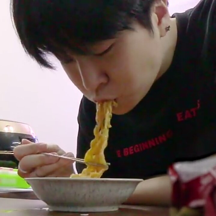 youngjae eating: a thread.