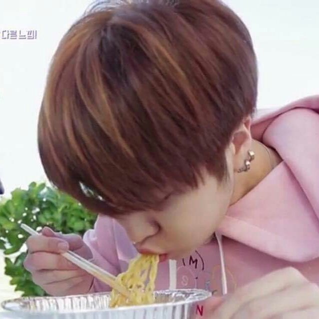 youngjae eating: a thread.