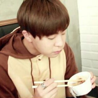 youngjae eating: a thread.