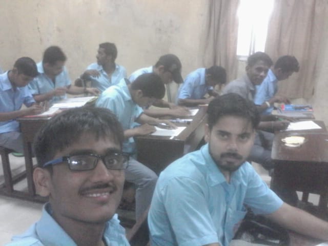 mali_jayvant's tweet image. मोदीजी आप देश जनता के साथ बहोत बड़ा धोखा कर रहे हो, देश के गरीबों यात्रा का सबसे बड़ा माध्यम रेल को निजी हातो में सौप कर।
#Course_Completed_Act_Aprrentice
@PMOIndia @PiyushGoyal @RailMinIndia @BJP4India @ShivaGopalMish1 @airfindia @AIRF_COMMS @nfirindia 
#JusticeForRailApprentice