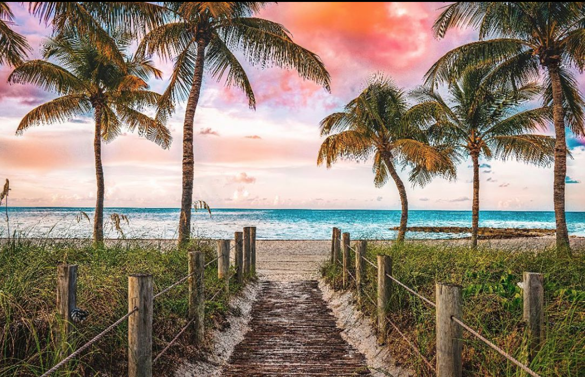thefloridakeys's tweet photo. RT if you can't wait to get your toes in the #FloridaKeys sand! 

📷: https://t.co/AJe5ZURvV9 https://t.co/mS8Bv1ApG7