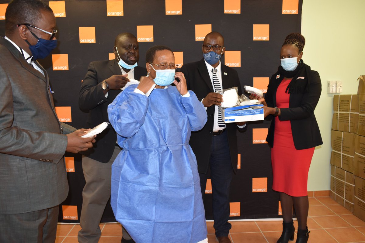 orangebw's tweet photo. It is our collective responsibility to fight this pandemic and preserve the well-being of the country together. We believe that these donated items will help the essential workers in the Ghanzi region fight the COVID-19 battle on our behalf with ease.#OrangeFoundation #Orange4G+ https://t.co/WVJB9yYAJl