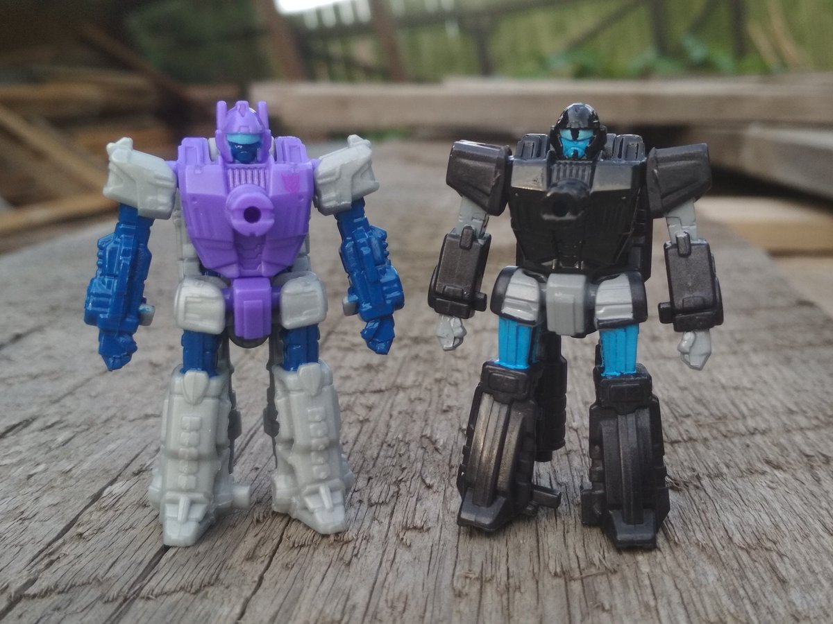 Sir_Shrimp_'s tweet photo. Here they are, painted Shrute and Singe. I cut "horns" and crest on the Singe's head to differentiate the pair more.
#Singe #Shrute #Spinister #Custom #WFCSIEGE https://t.co/fpkTMPHimI