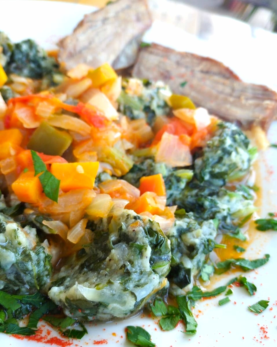 CopetinDeBarrio's tweet photo. Saliendo unos deliciosos malfattis caseros de acelga para el #almuerzo 🤤 🍽️ Hacé tu pedido para #delivery al 0973 576864 🍽️

También contamos con minutas! #copetindebarrio #cde https://t.co/qorgA7Y4xW