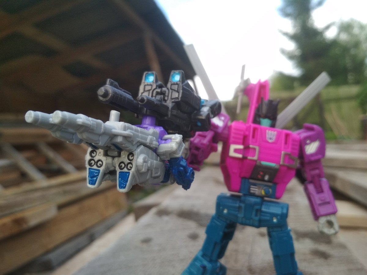 Sir_Shrimp_'s tweet photo. Here they are, painted Shrute and Singe. I cut "horns" and crest on the Singe's head to differentiate the pair more.
#Singe #Shrute #Spinister #Custom #WFCSIEGE https://t.co/fpkTMPHimI