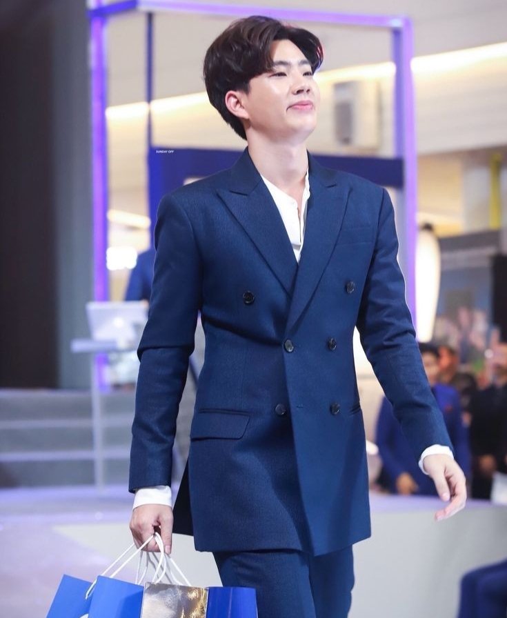 OFF JUMPOL IN A SUITA must-see thread;