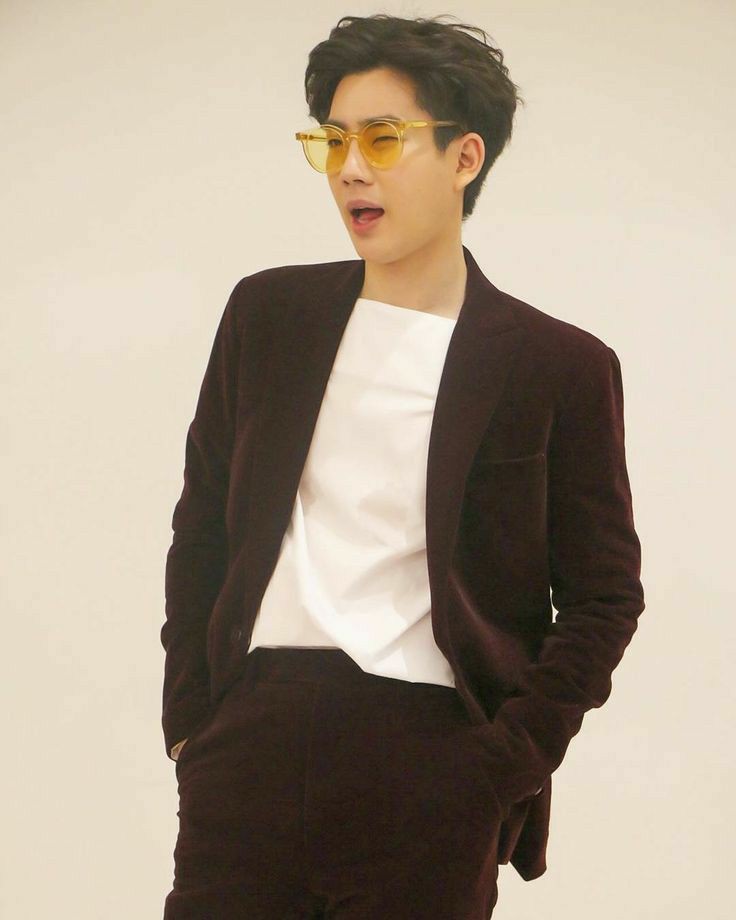 OFF JUMPOL IN A SUITA must-see thread;