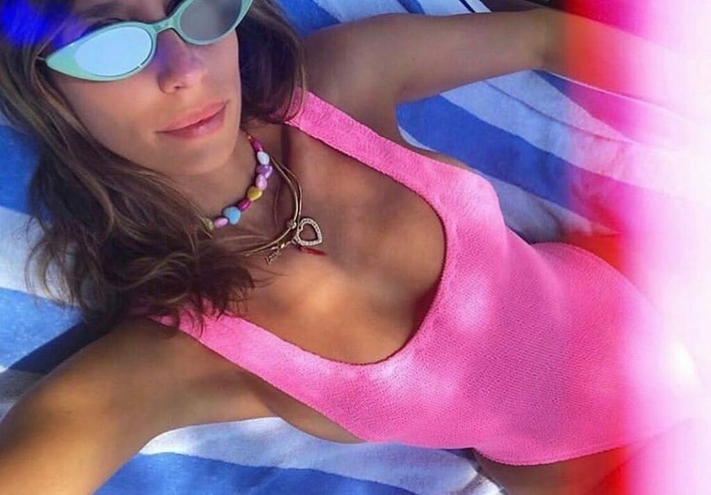 Back in bubblegum pink, sure to turn heads ⚡️ @hunza.g 
.
.
.#pinklook #styleinsta #whowhatwearing #wearingtoday #summertimes #pinkaesthetic #onepieceswimsuit #hunzag #swimwearworld