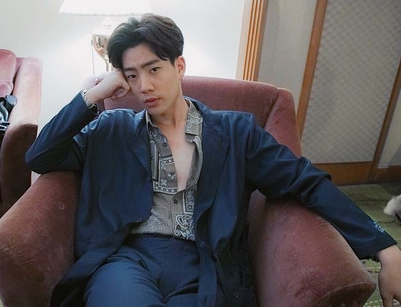 OFF JUMPOL IN A SUITA must-see thread;