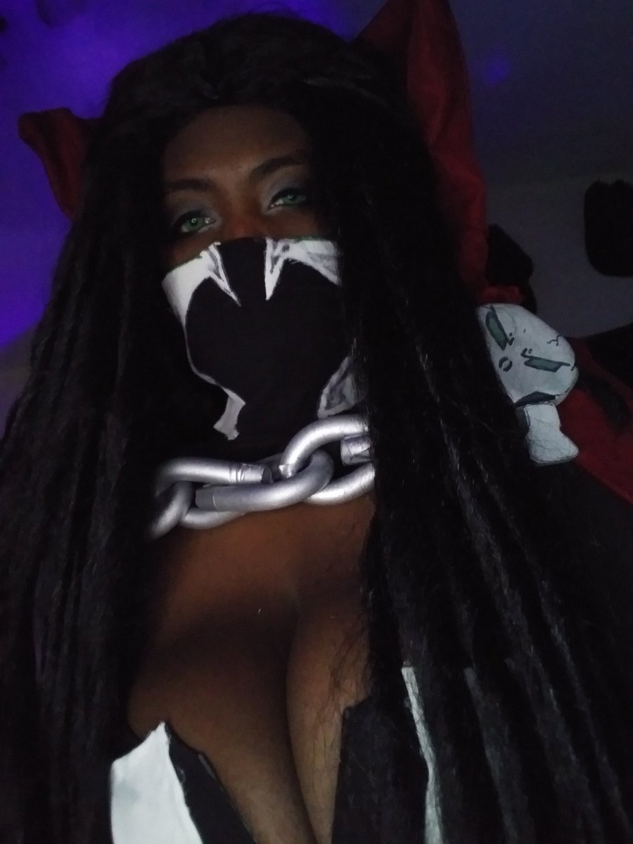 belleawsumcos19's tweet photo. Spawn needs more love! 
#blackcosplayer #cosplay #Spawn #spawncosplay #alsimmons #imagecomics #hellspawn https://t.co/3AJdvZQm9a