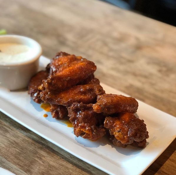 Lou Malnati S Pizza Do Your Thing Chicken Wing Celebrate National Chicken Wing Day With Your Favorite Wings From Lou S Tigerr Bill Nationalchickenwingday Wingwednesday Loumalnatis Chickenwings Bonelesswings Chicago