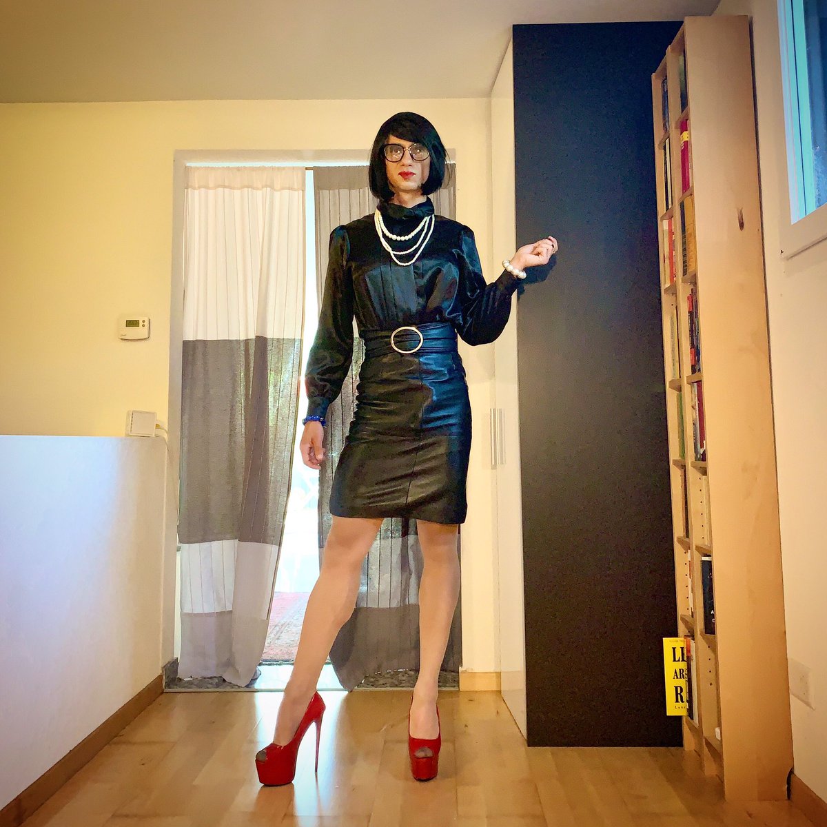 2020 evolution... (not that much tough) . . . #crossdressing #fetish # leather #blackleather #leatherskirt #satin #blacksatin #satinblouse #heels  #stiletto #redheels #fun #kinky #red