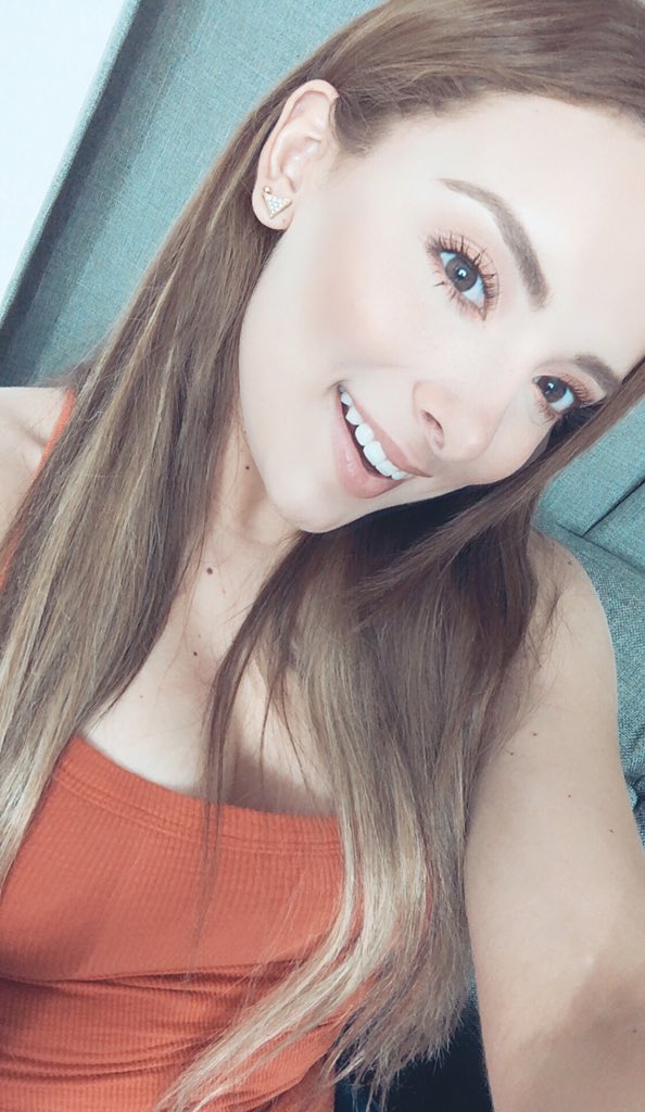 SoyXimenaOcampo's tweet photo. ¡Solo basta con sonreír! ✨😃
#smiletime #sonríe #behappy #smile😊 #alwayssmile #elpoderdelasonrisa https://t.co/n24kDs14Y0