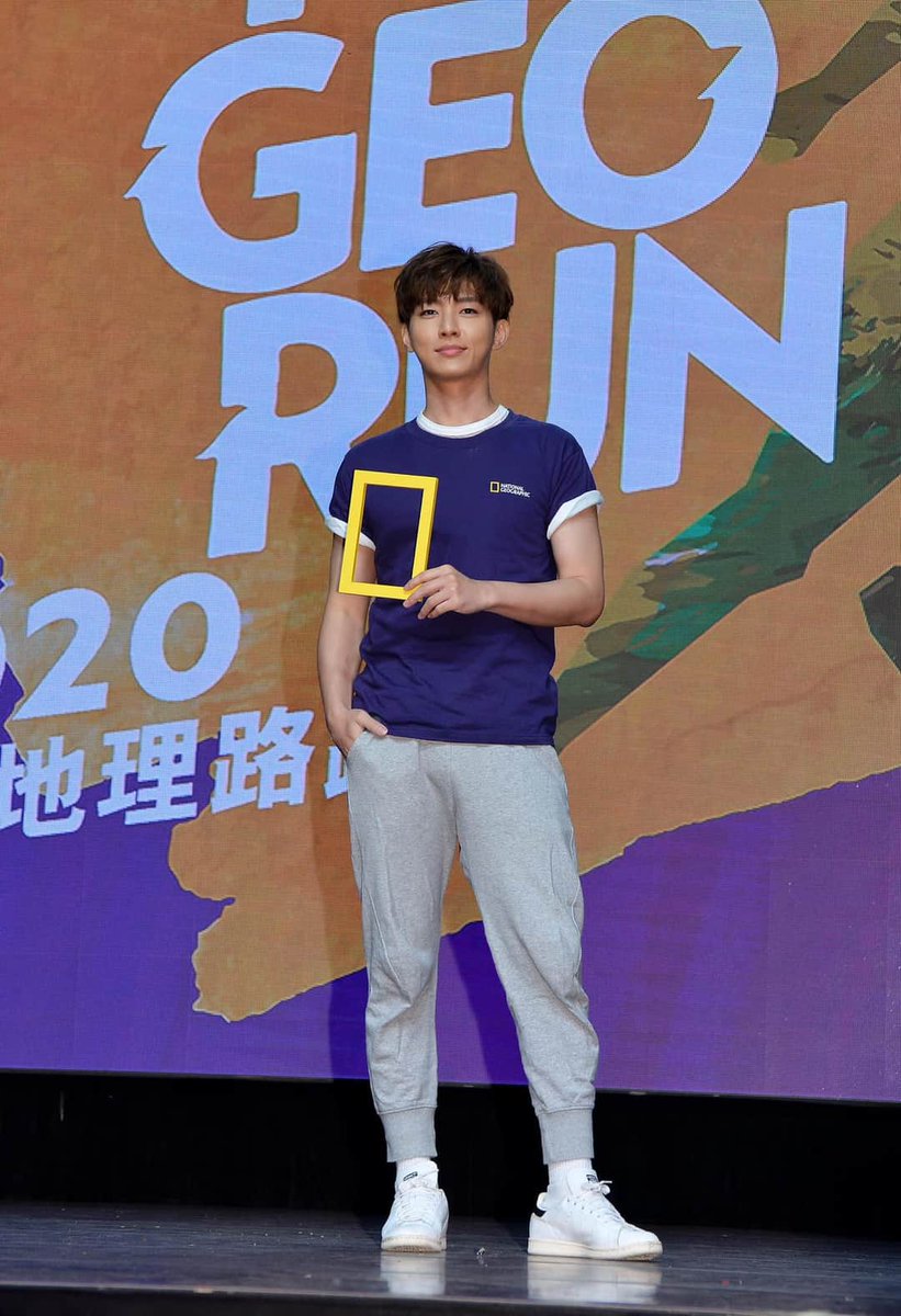 JessieN67343679's tweet photo. 2020 NAT GEO RUN 🏃‍♂️ (2020.08.09)
一起用行動力行「愛地球」🌏❤️
一起來支持 環保大使 亞綸💙 加油💪🏻💪🏻💪🏻
@aayanstudio0823 @NatGeo
#2020國家地理路跑 
#2020國家地理路跑natgeorun #natgeorun #natgeorun2020 
#炎亞綸 #炎亞綸AaronYan #aaronyanyalun #aaronyan #aaron #アーロン #염아륜 https://t.co/dXoNcCa8xP