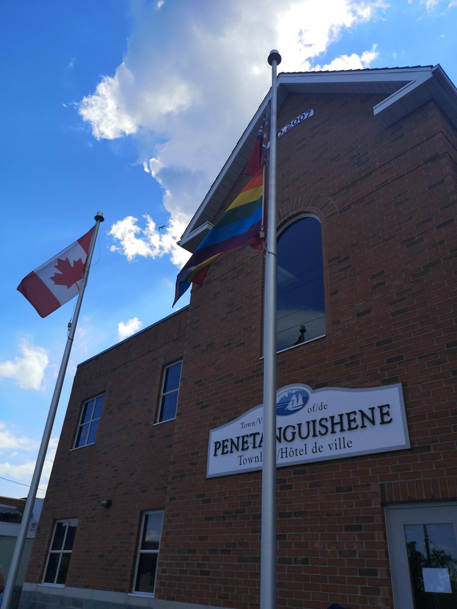 penetanguishene's tweet photo. Mayor Doug Leroux and Municipal Law Enforcement Officer Jillian Forbes helped raise the Pride Flag earlier this morning in support of @fiertesimcoepride
This year they are celebrating their 9th Annual Pride Festival, July 27 - August 9. https://t.co/ijTifT6o0D
#simcoepride https://t.co/LhWiYqQ6mv