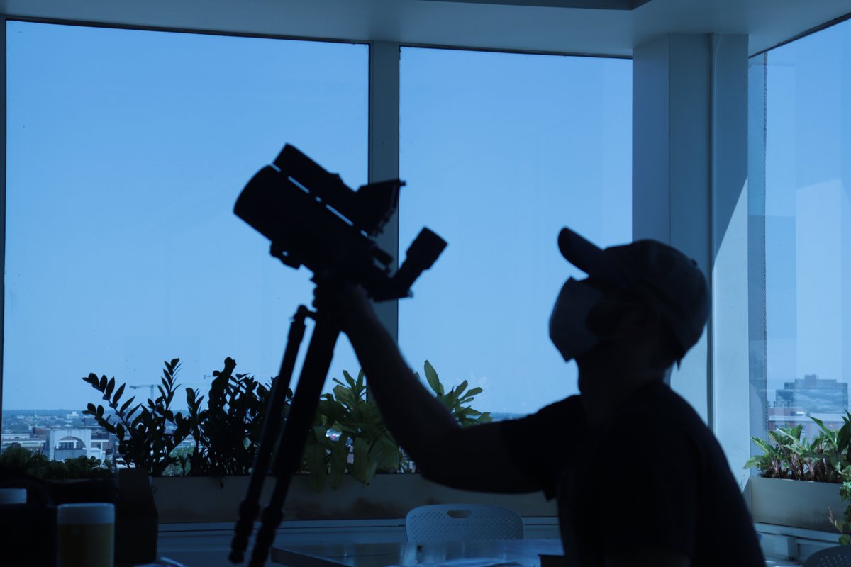 PhillyMoonMen's tweet photo. Sidewalk telescopes are powerful, sidewalk telescopes are lightweight, sidewalk telescopes are for you.

Our mission is to create Darker Skies in our city &amp; inhabit safe inviting public space.

#phillymoonmen #darkskies #sidewalkastronomy @Lightglasslight  #popscope @IDADarkSky https://t.co/JueEA6SJse