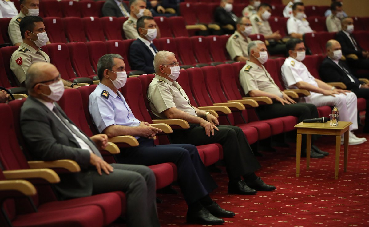 Millî Savunma Bakanı Hulusi Akar, Kurban Bayramı dolayısıyla personelle bayramlaştı. Millî Savunma Bakanlığındaki törene TSK Komuta Kademesi, Bakan Yardımcıları, şehit aileleri ile gazilerimiz de katıldı. 
msb.gov.tr/SlaytHaber/297…
#MSB #HulusiAkar