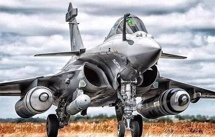 Anishsingh1505's tweet photo. #Rafale  welcome in ours family 🙏🇮🇳🕉 https://t.co/0A5gWvwQoH