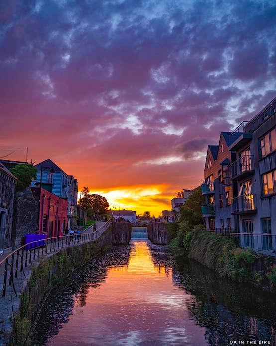 wildatlanticway's tweet photo. That moment when a #Galway summer sunset takes you by surprise 🥰

#MakeABreakForIt #WildAtlanticWay

📍 Galway City
📸 upintheeire [IG] https://t.co/7KdIueyQCO