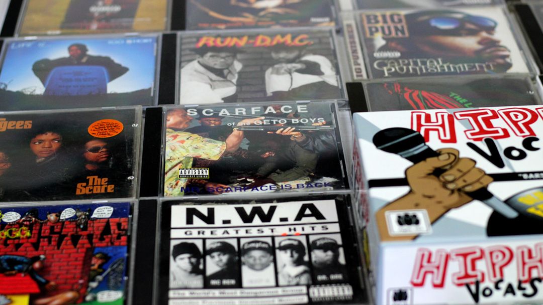 HipHopVocals's tweet image. Over 400 cards of songs, terms, and artists from the Golden Era of Hip Hop.  Some are easy, while others test your Old School status.  All in fun though. #hiphopvocals #barsmatter #oldskool #hiphop #oldschoolhiphop #80shiphop #90shiphop #hiphophead #hiphopjunkie #realhiphop